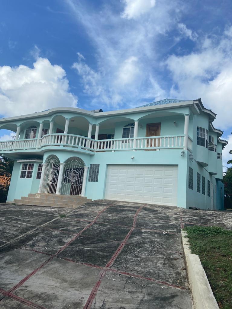 Lovely 2 Storey 5 Bedroom 5 Bathroom House For Sale on Greensview Drive