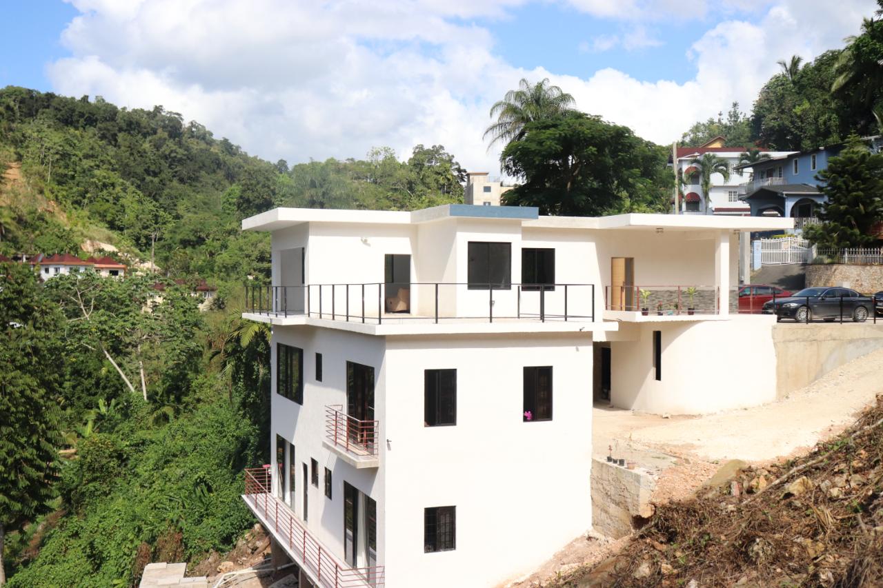 Architecturally Designed 5 Bedroom House for sale in Christopher Drive