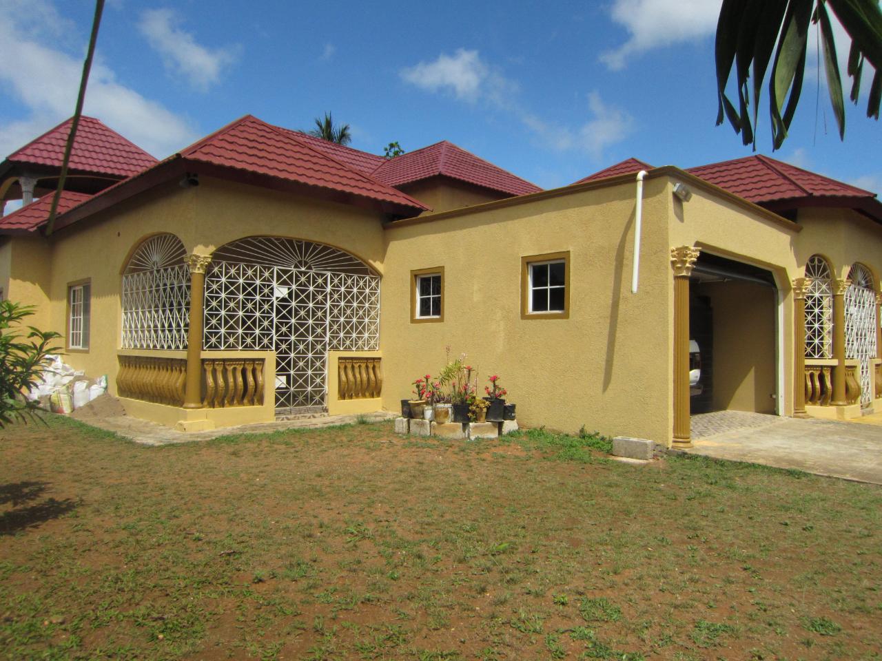 6 Bedroom 4 Bathroom House for sale in Paradise Park, Kingston 9