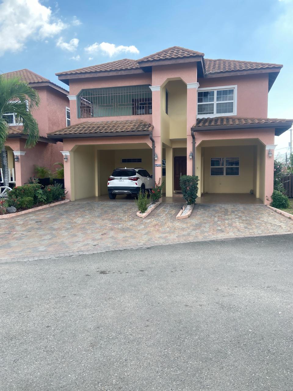 4 Bedroom 4 Bathroom Townhouse For Rent in Sandhurst Crescent, Kingston