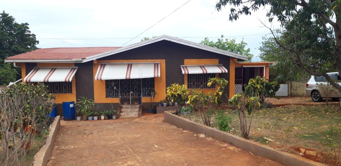 Cheap 4 Bedroom 2 Bathroom House For Sale in Lititz, St Elizabeth