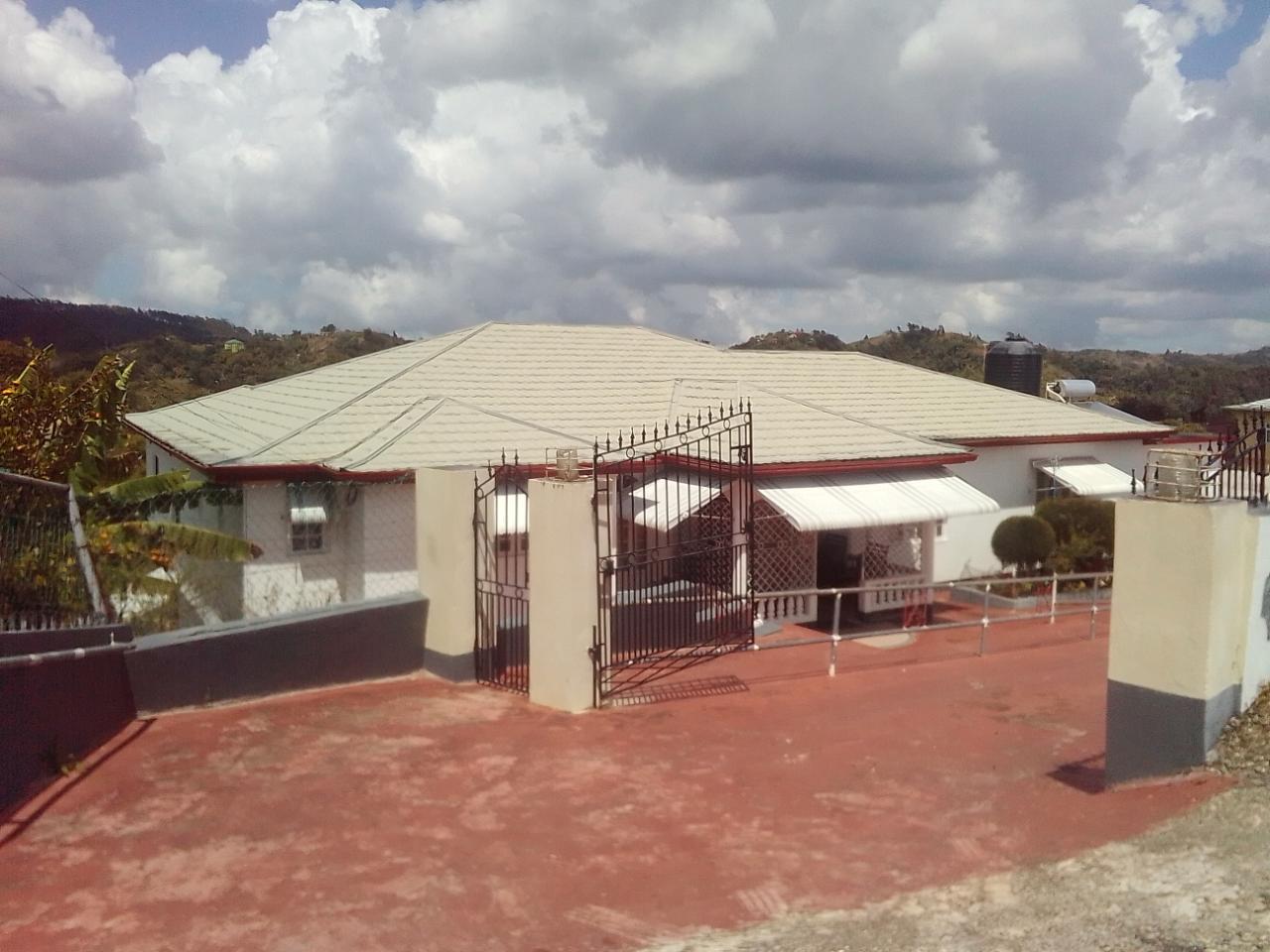 Split Level 10 Bedroom 6 Bathroom House For Sale in Coleyville