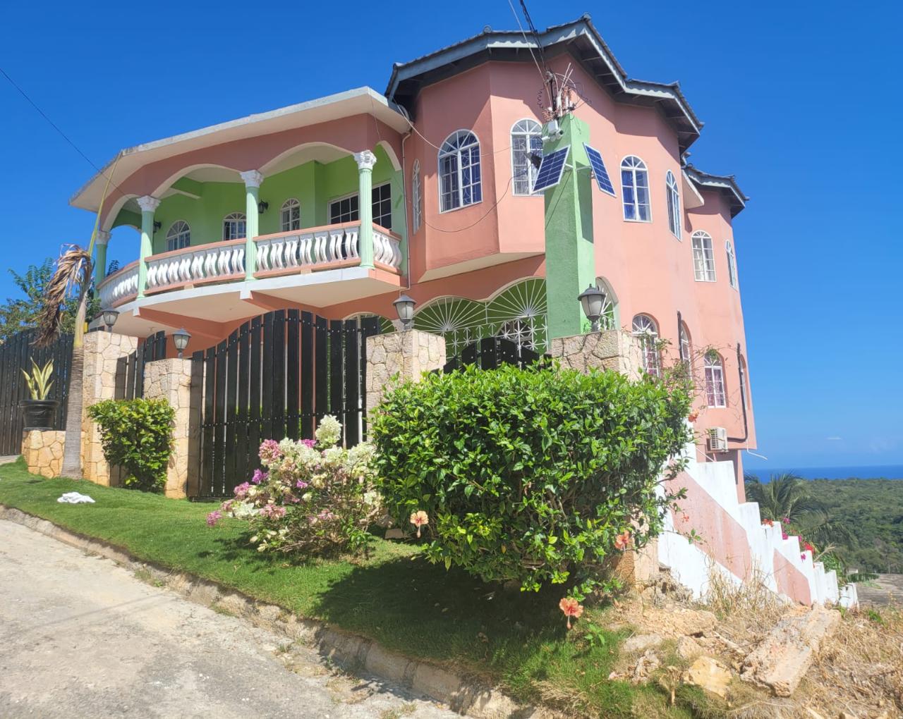 Ocean View 7 Bedroom 6 Bathroom House For Sale in Duncans Hill