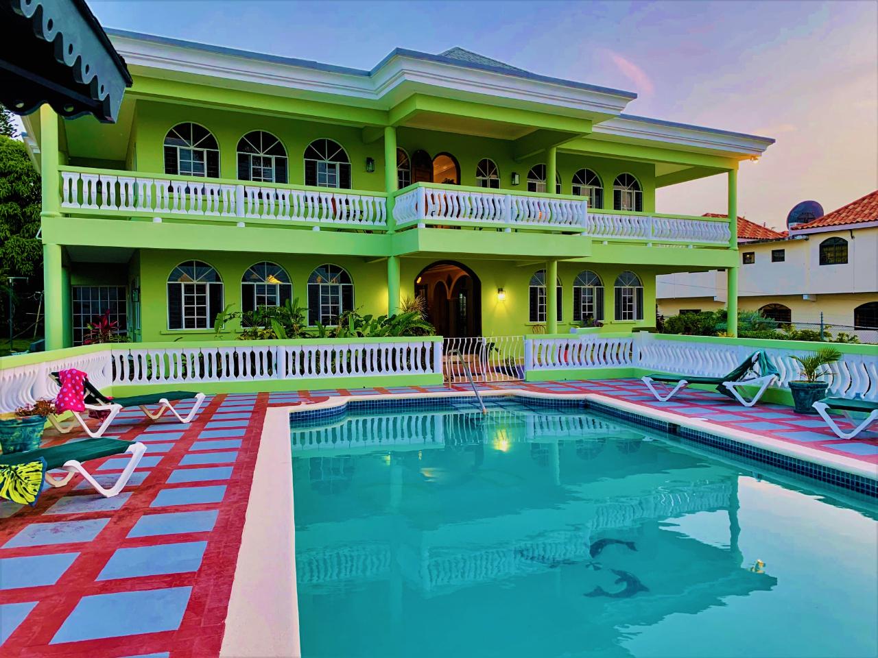 Beautiful 5 Bedroom 6 Bathroom House For Rent on Patterson Ave