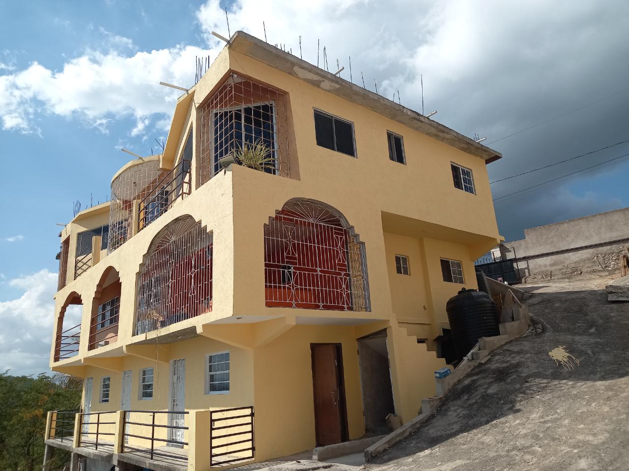7 Bedroom 5 Bathroom House For Sale in Plantation Heights, Kingston