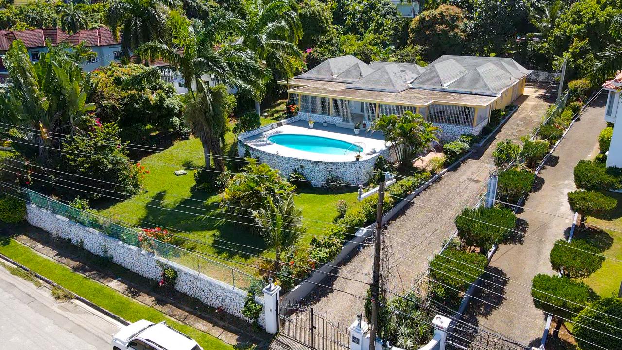 Luxurious 3 Bedroom 4 Bathroom Villa For Sale on Patterson Ave