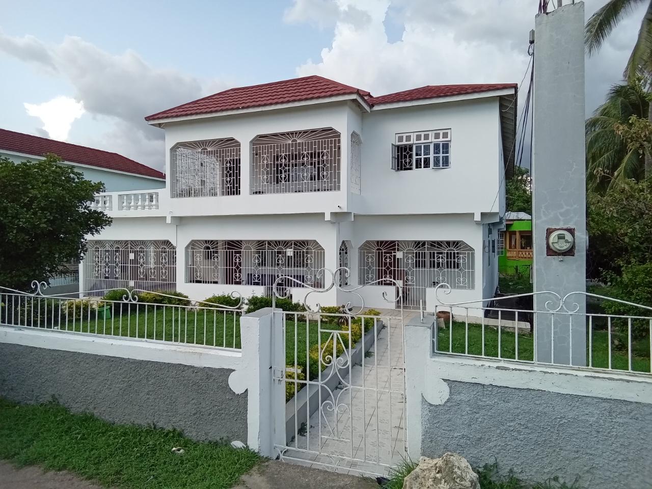 Spacious 5 Bedroom 6 Bathroom House For Sale in St Jago Heights