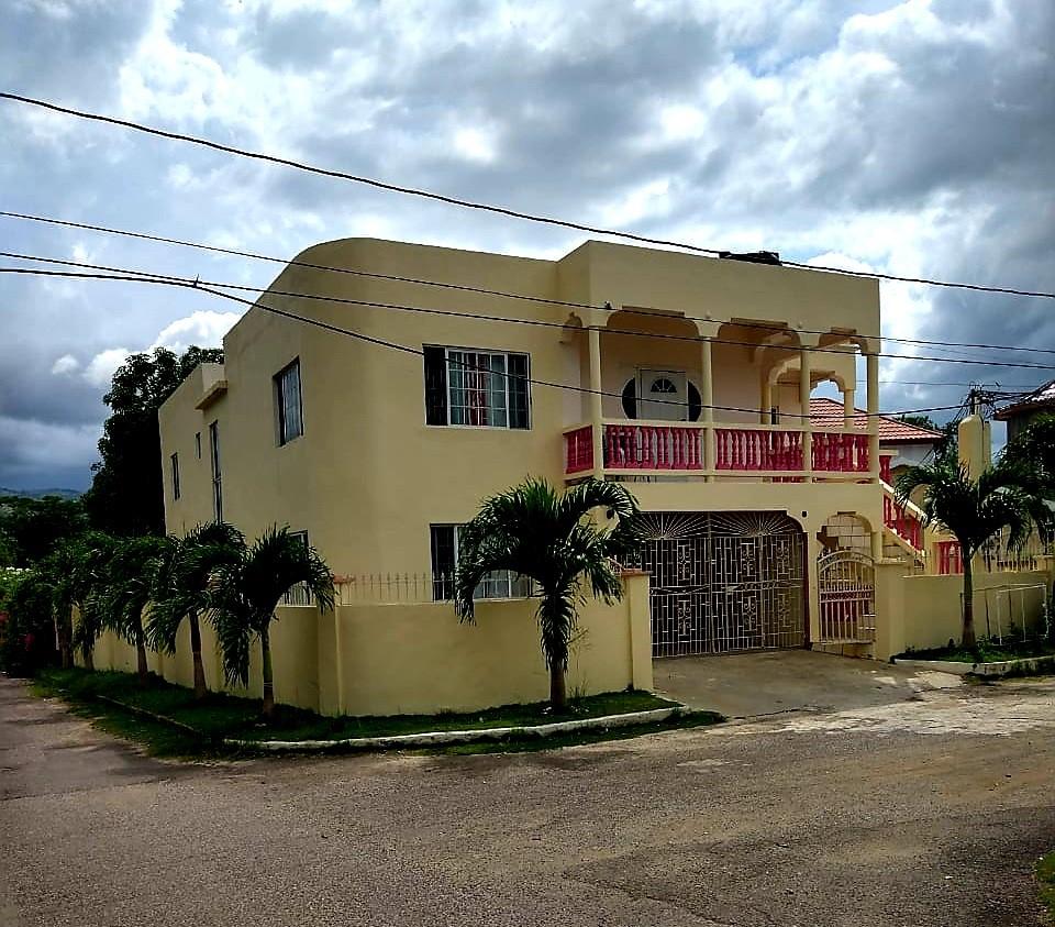 Lovely 9 Bedroom 5 Bathroom House For Sale in Longwood Estate, Santa Cruz, St Elizabeth