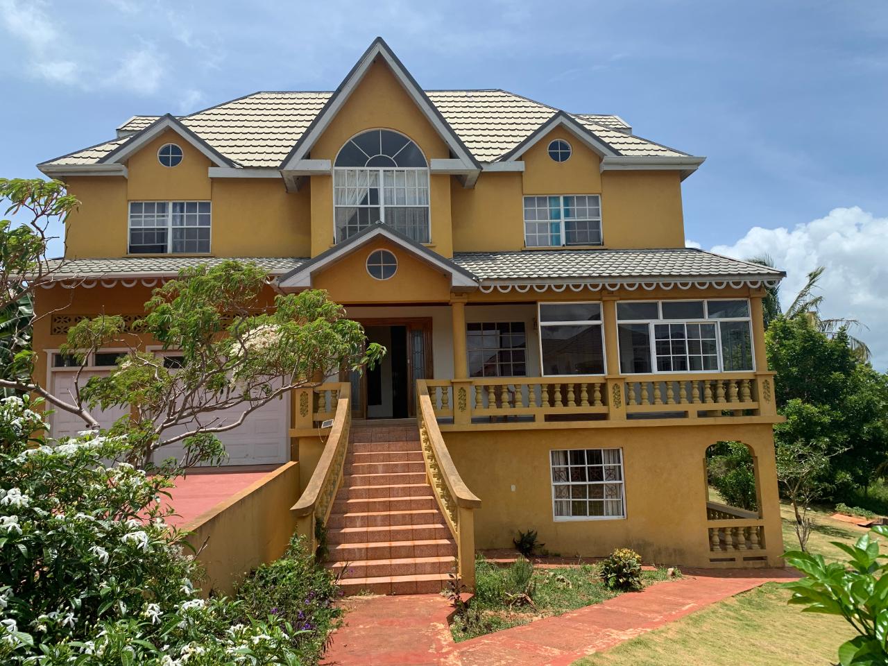 Three Storey 4 Bedroom 3 Bathroom House For Sale in Malvern, St
