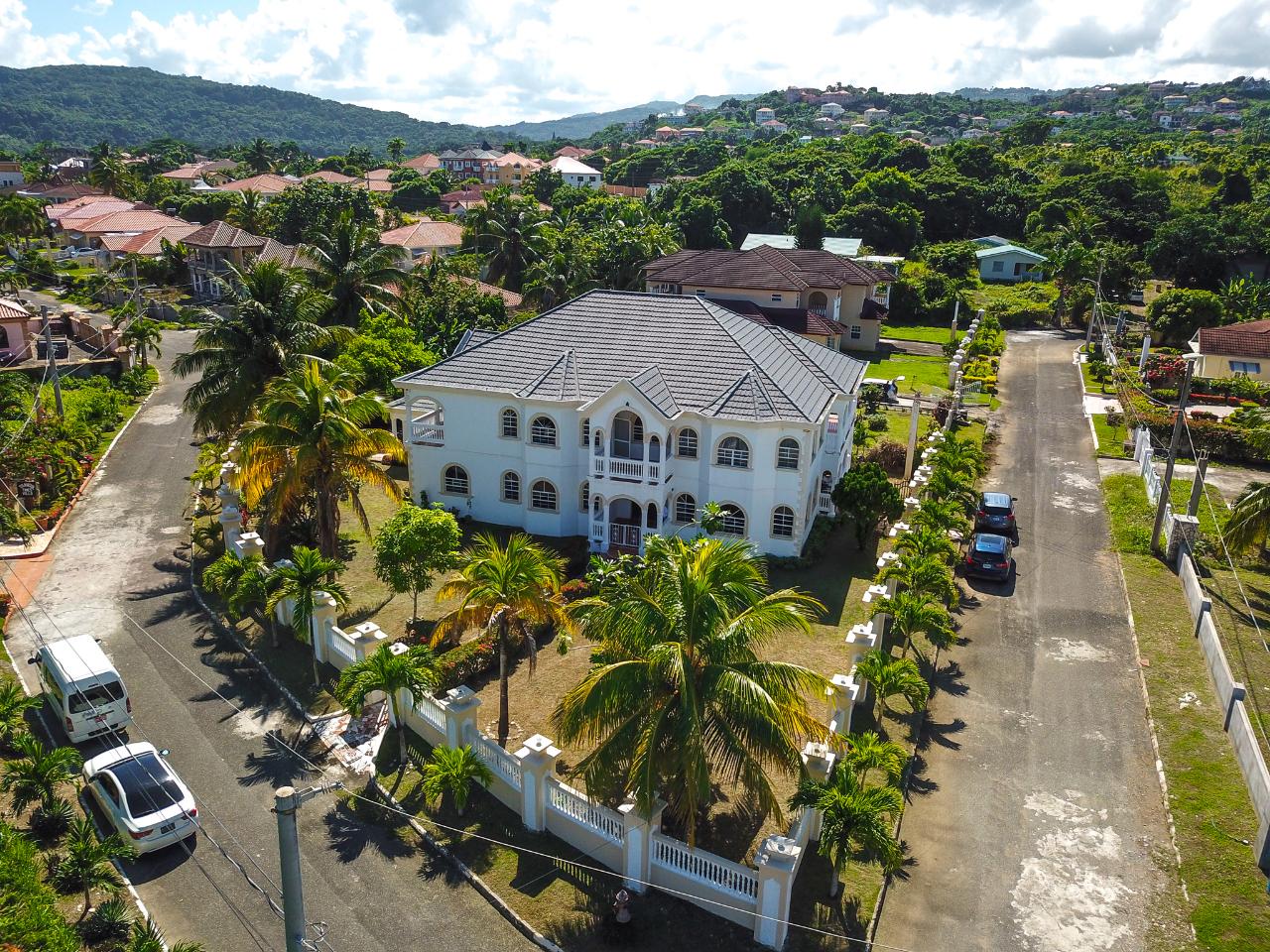 Luxurious 5 Bedroom 5 Bathroom House For Sale in Raspuru, Boscobel, St
