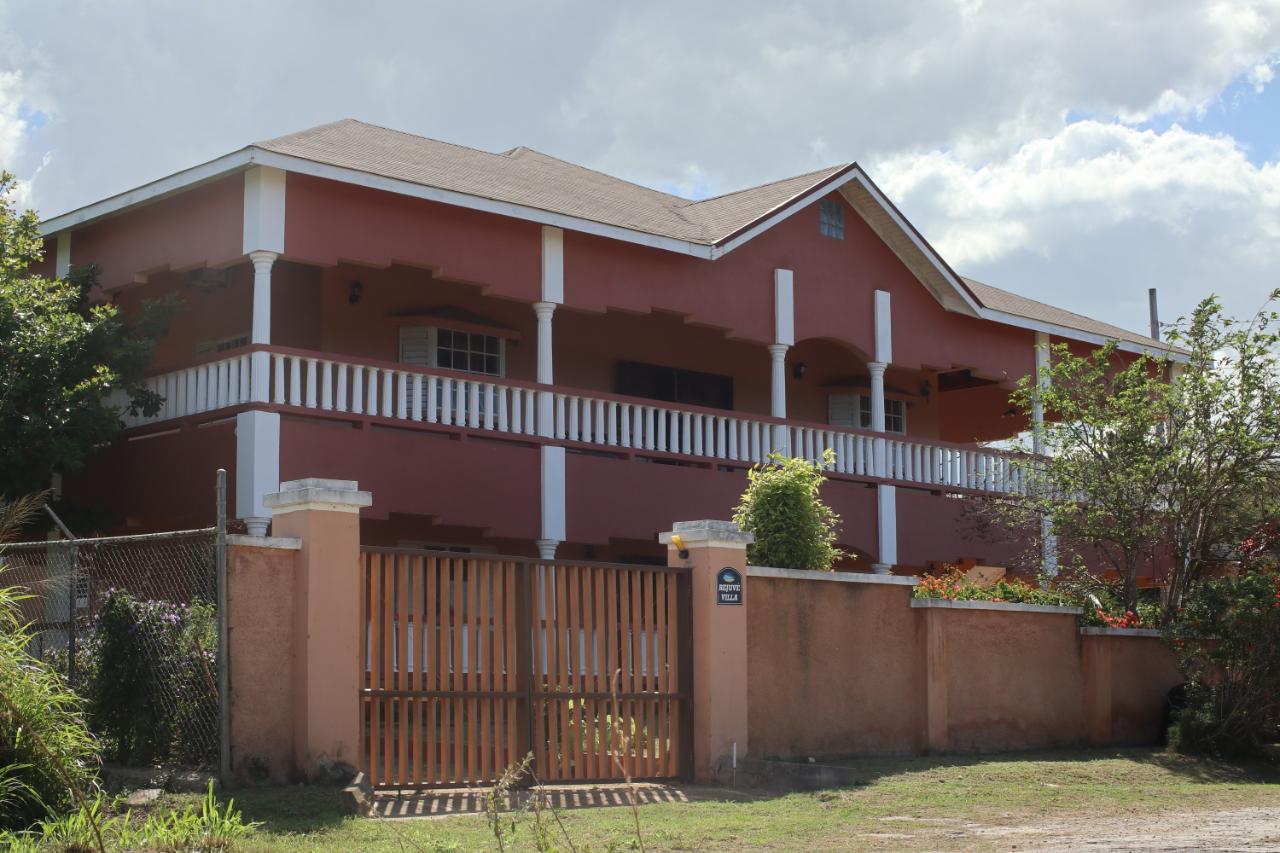 Furnished 4 Bedroom 3 Bathroom House For Rent on Fisherman Walk