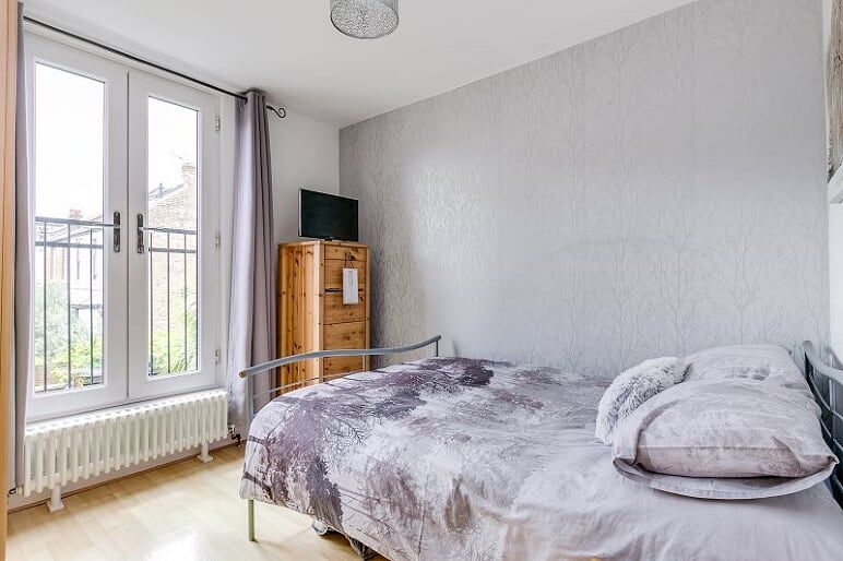 1000_RS0416 RS0416 White Hart Lane, Barnes Property Partnership