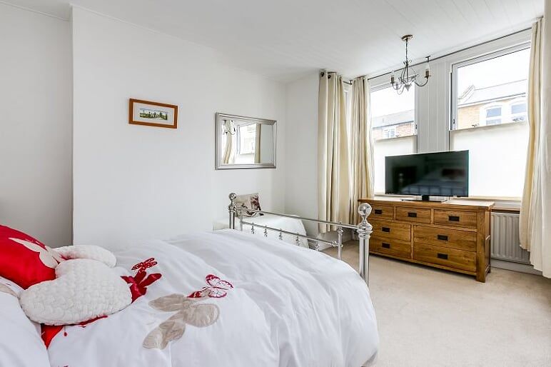 1000_RS0416 RS0416 White Hart Lane, Barnes Property Partnership