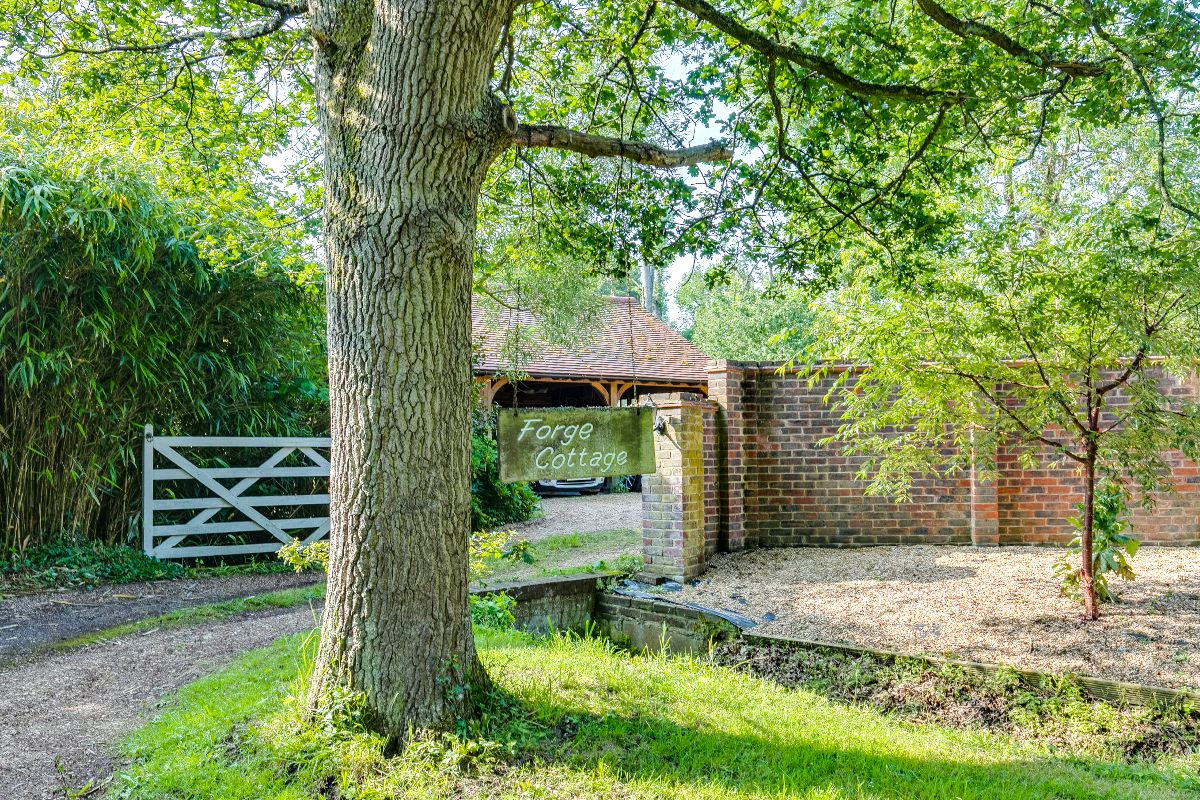 1000_RS0587 RS0587 Cottage, Wonersh, Surrey Property Partnership