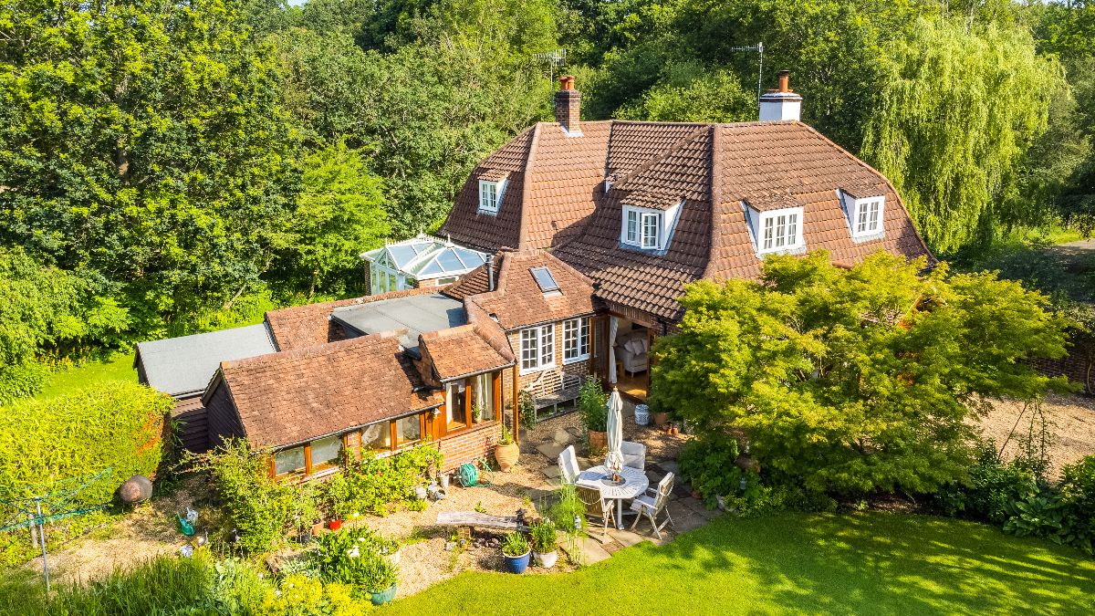 1000_RS0587 RS0587 Cottage, Wonersh, Surrey Property Partnership