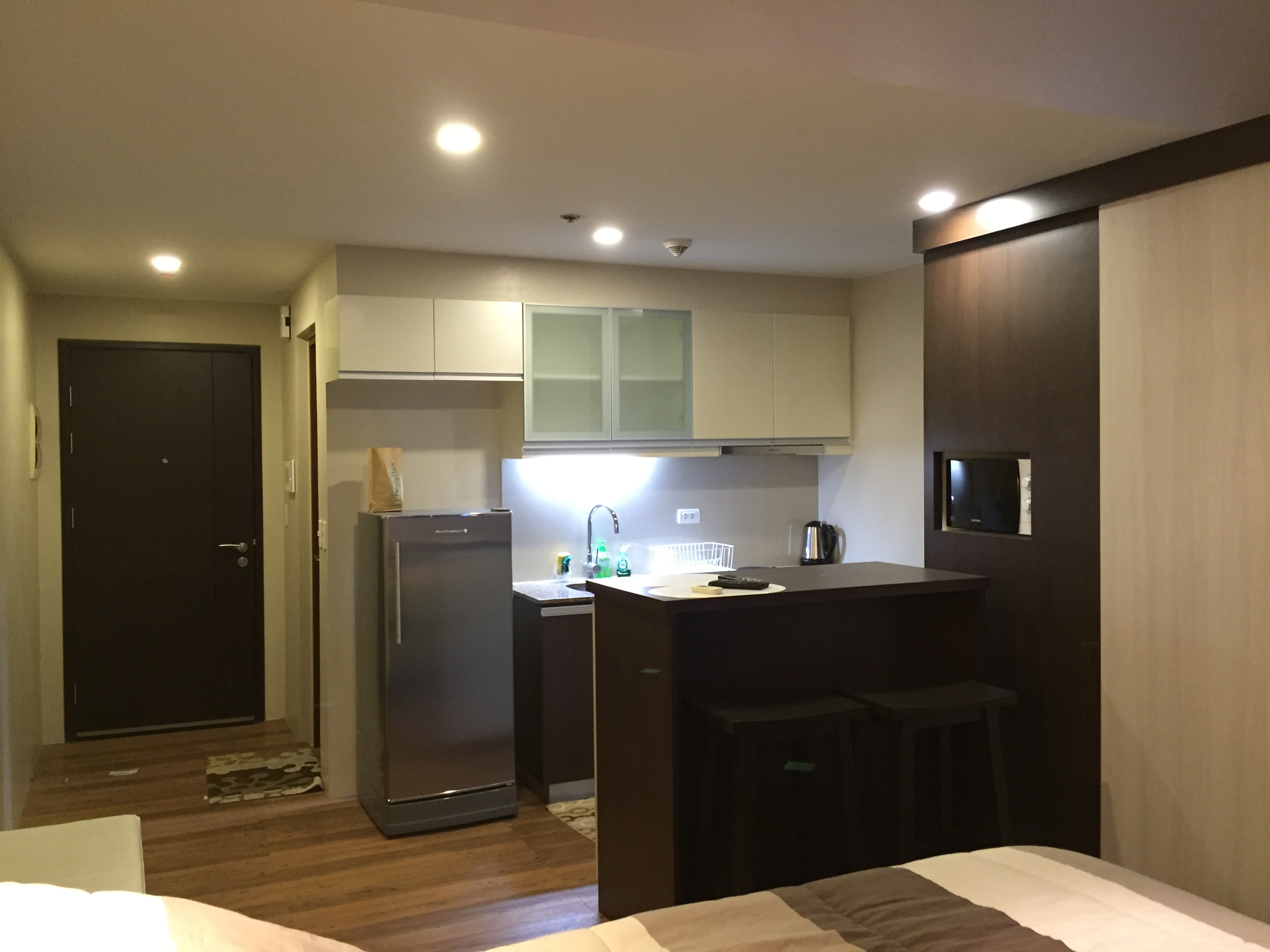 AirBnB Ready Eastwood LeGrand 3 Fully Furnished Studio for Sale by