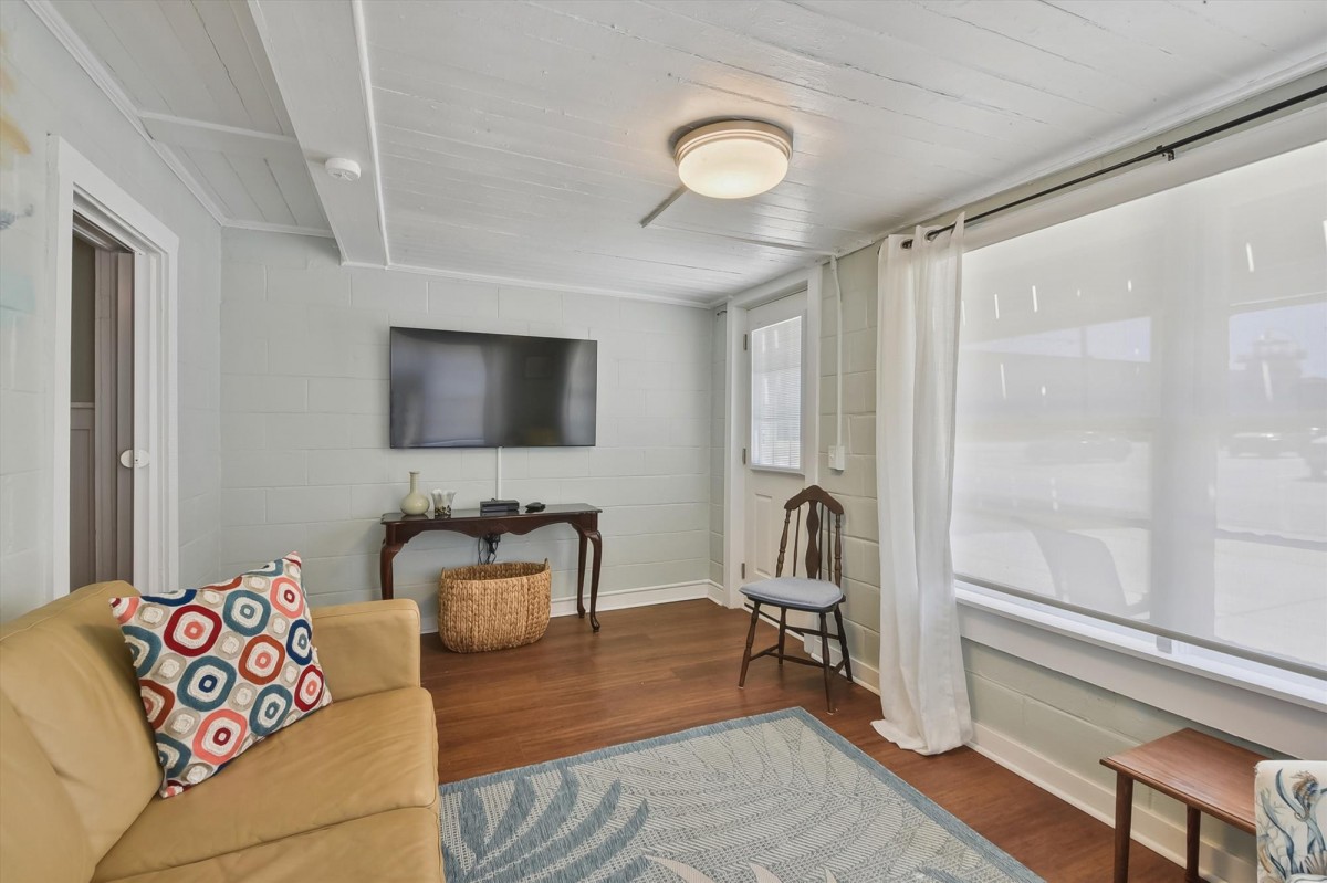 Nixon Cottage Cherry Grove 3rd Row Vacation House Pool Elliott