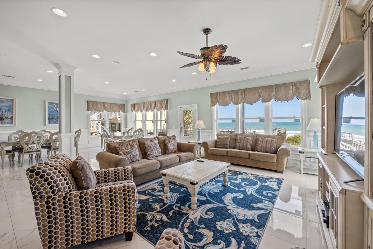 Pineapple Palace Luxury Crescent Beach Oceanfront House Pool