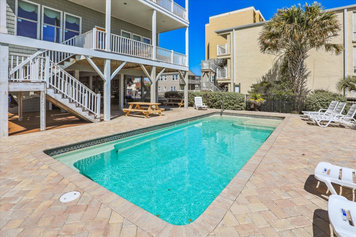 Pineapple Palace Luxury Crescent Beach Oceanfront House Pool
