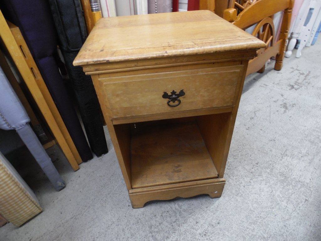 Night Stand Medium Maple Wood One Drawer • Psw