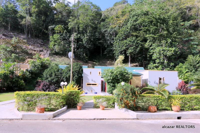 Saddle Grove, Santa Cruz Trinidad