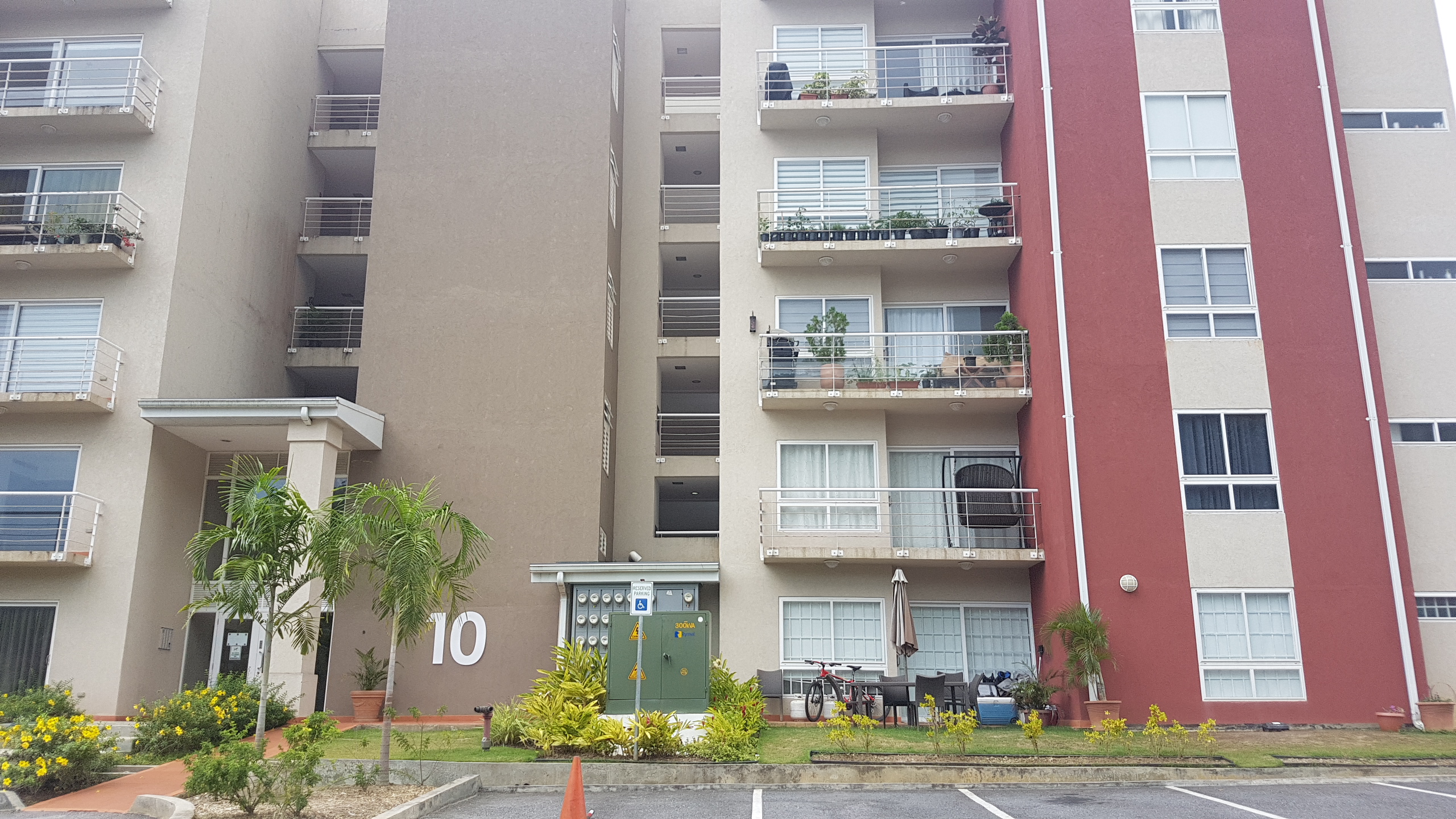 Apartment in West Hills Trinidad