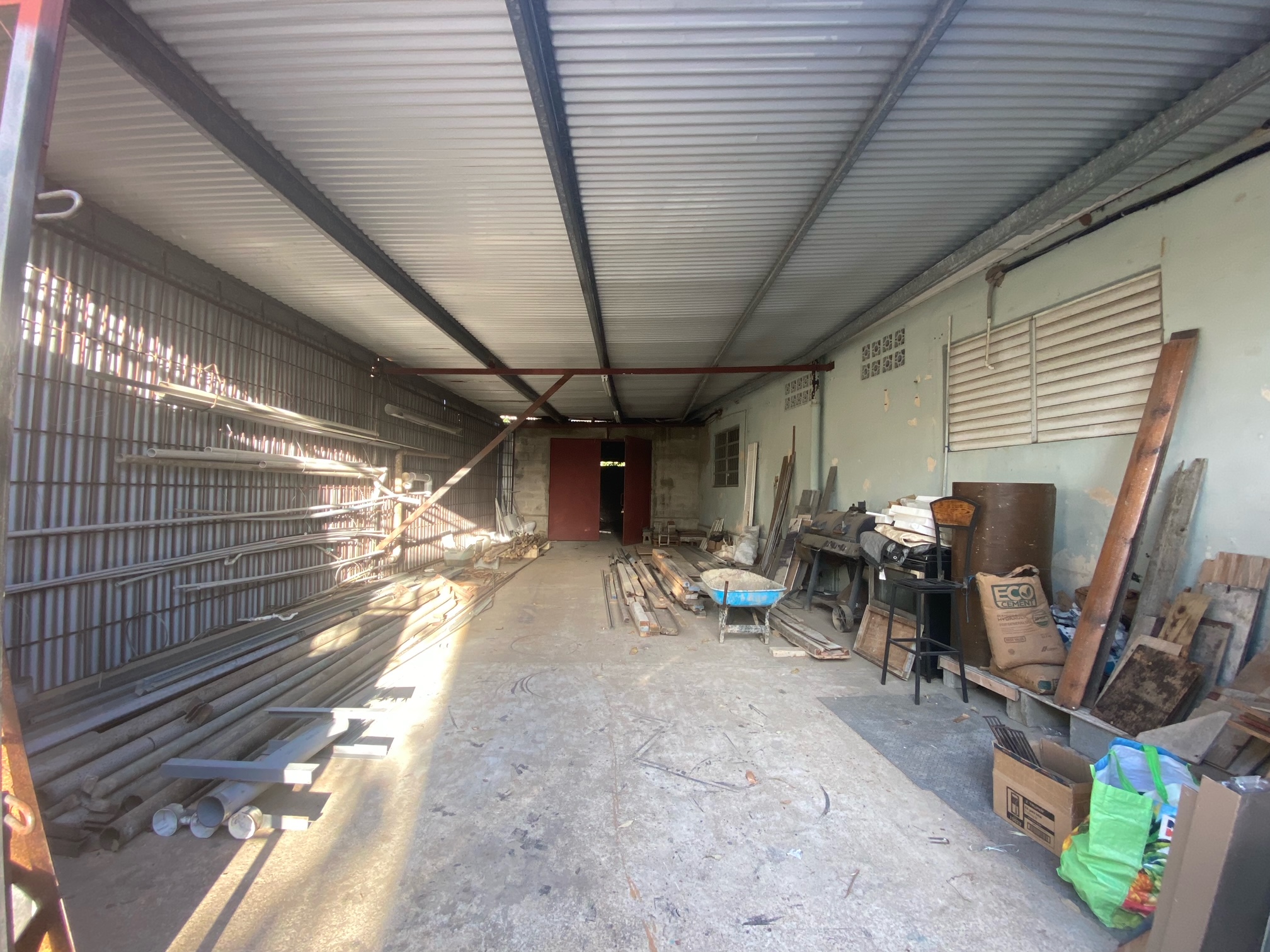 Commercial property for rent in Glencoe > Trinidad and