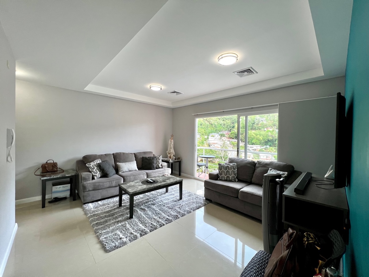 Move in Ready Penthouse at West Hills, Petit Valley