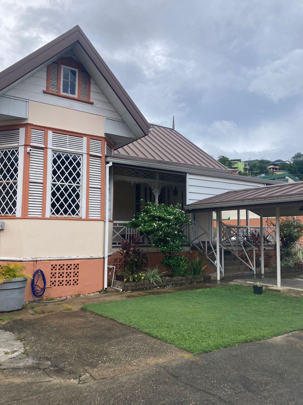 Studio for rent in Cascade > Trinidad and Tobago Real