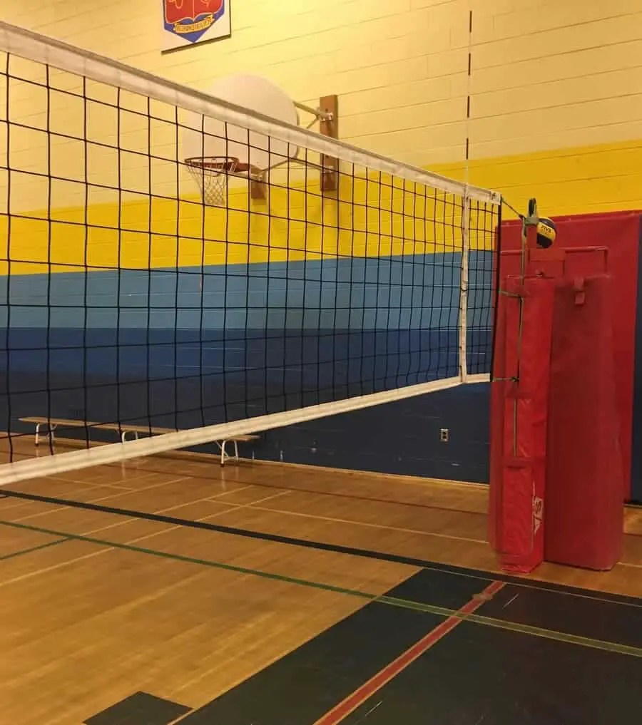 What are the rules for recreational coed volleyball