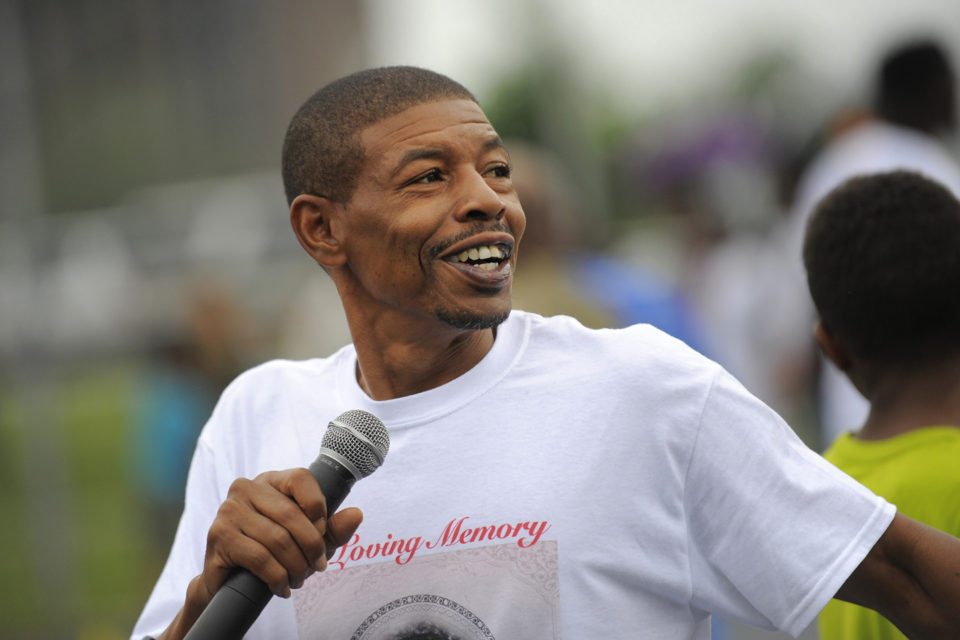 Muggsy Bogues inspires others to believe in themselves Pros Give Back