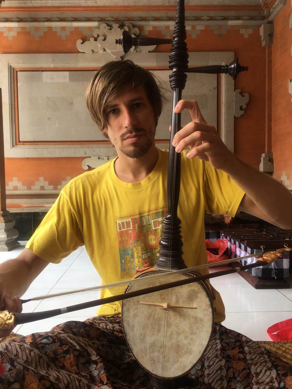 Gamelan Hudba Ktera Dokaze Roztrast Zem Pod Nohama Proti Sedi