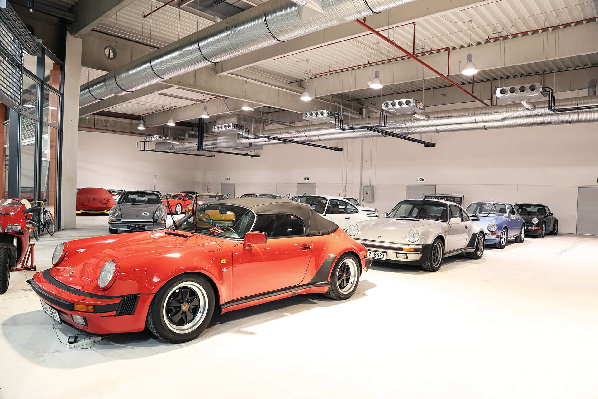 Automobilová sbírka Engine Classic Cars Gallery je k vidění zdarma v