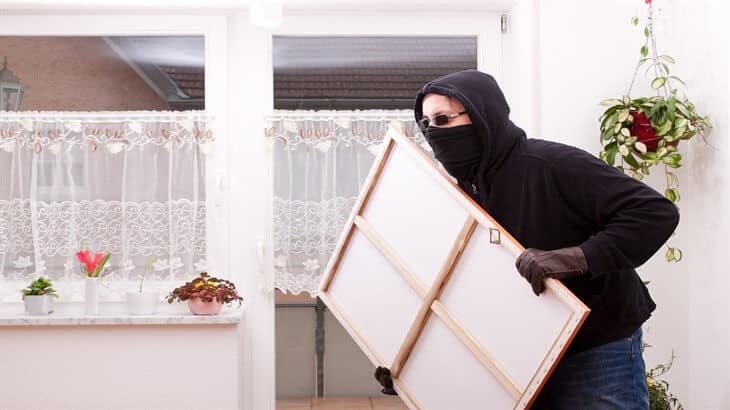 سرقة أثاث البيت