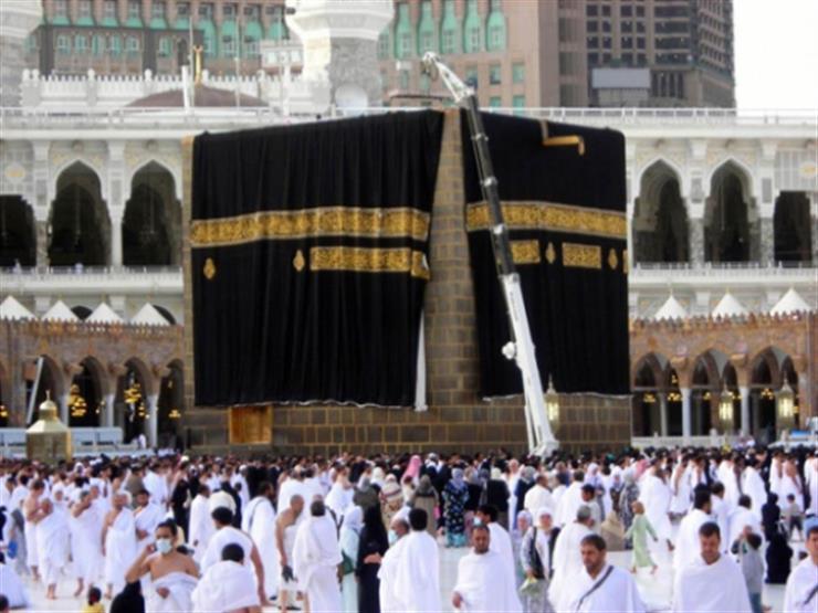 أخذ قطعة قماش من الكعبة