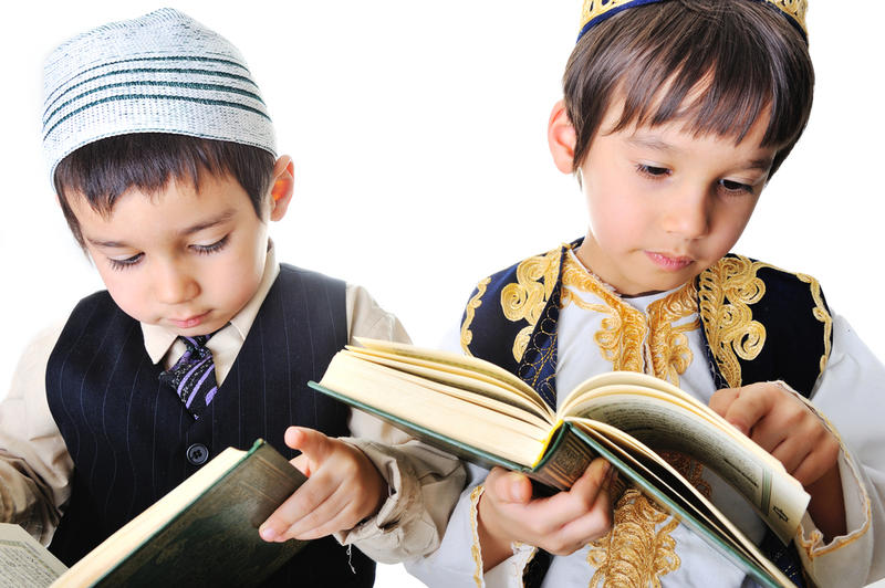 رؤية أطفال يقرأون