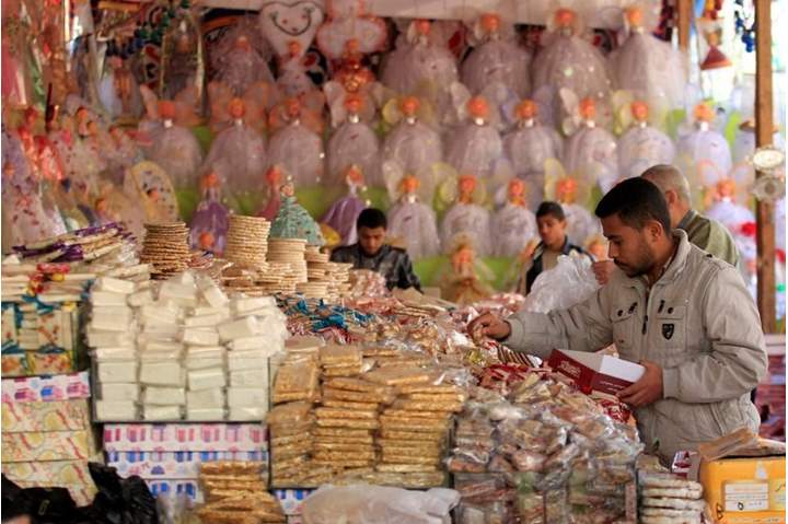 توزيع حلوى المولد النبوي