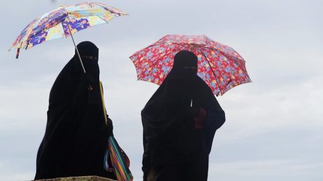 المراة بدون خمار