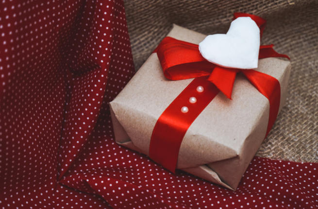 عبارات عن الهدايا المفاجئة