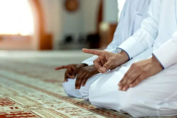 تفسير حلم الصلاة مع الميت في المسجد في المنام