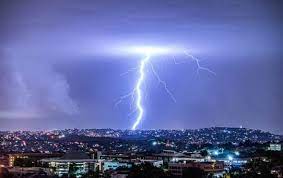 تفسير حلم ضرب البرق بكثرة في المنام