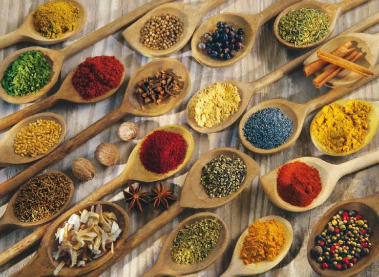 чем нарисовать на белой ткани