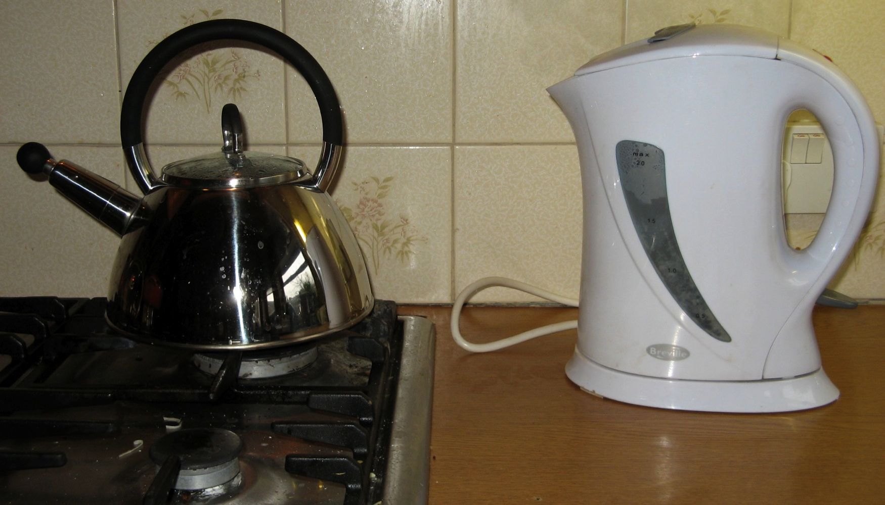 Which kettle to choose: Gas or Electric? | Protons for Breakfast