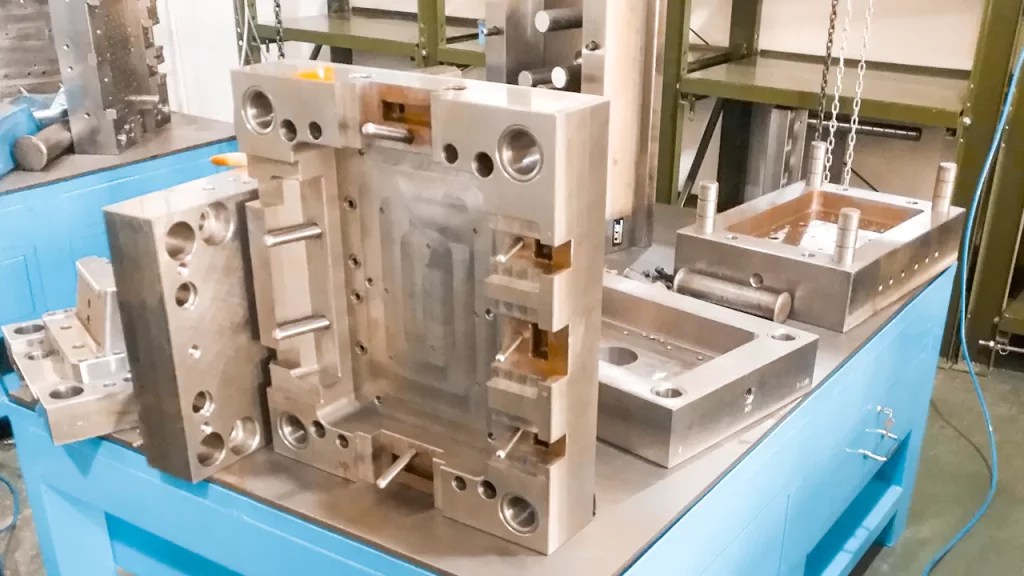 Understanding the Clamping Unit in an Injection Molding Machine