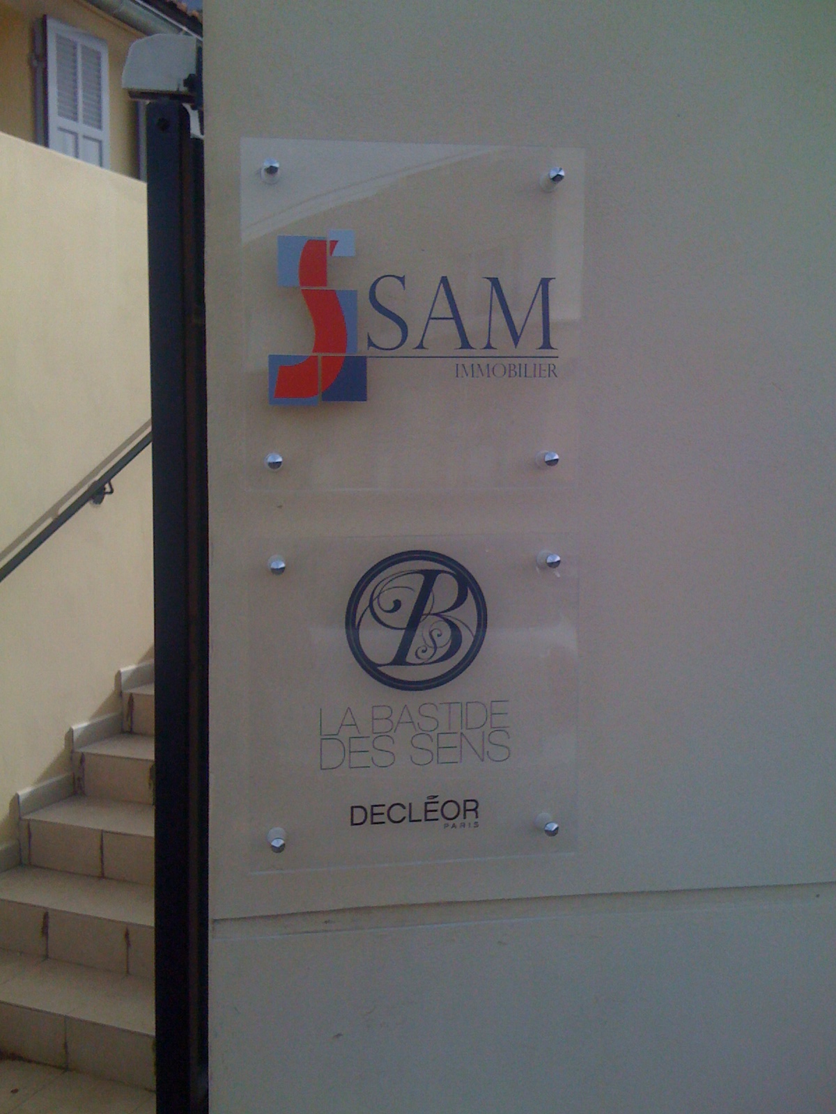 Plaques de portes Provence Publicite Fabrication et pose