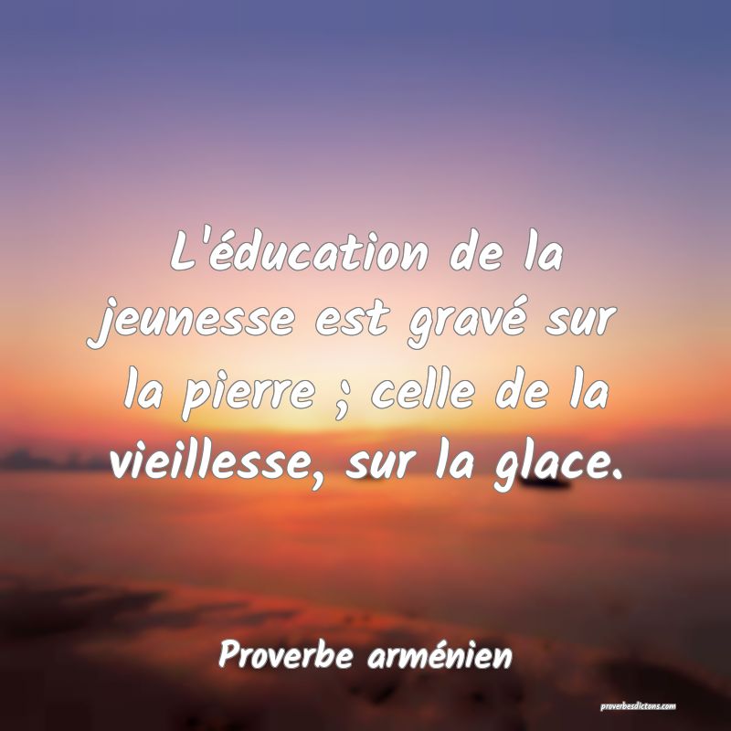 L'éducation de la jeunesse est gravé sur la pier...