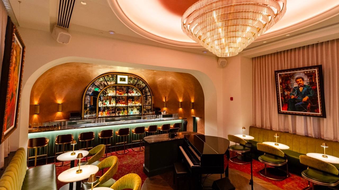 Sinatra Monroe Onlyfans - Real-Time Flight Feeds