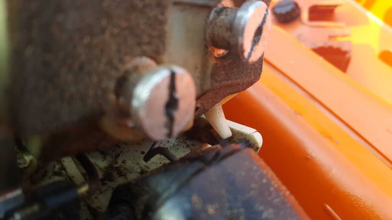 My stihl 026 has a choke engagement problem. Arborist, Chainsaw