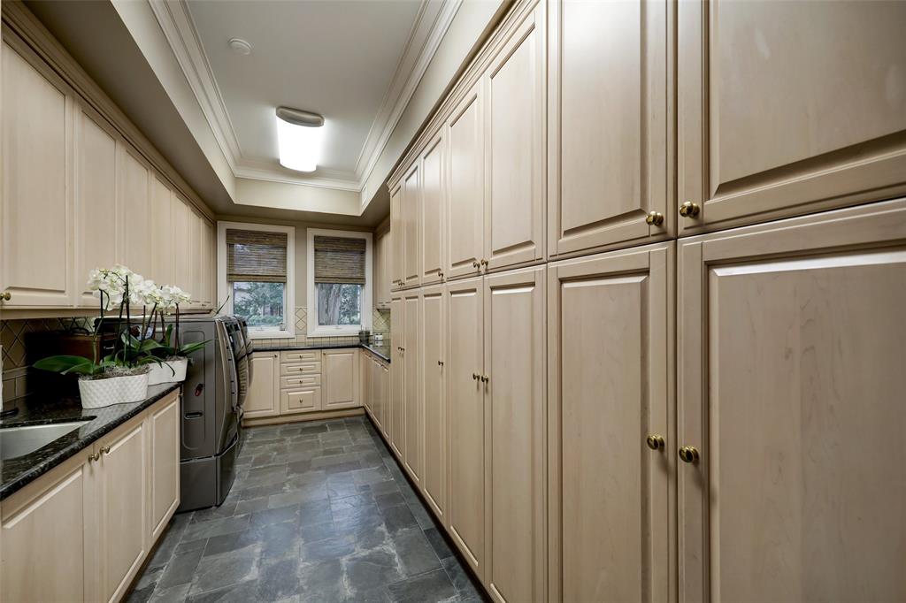 427 W Alkire Lake Dr, SUGAR LAND, TX 77478