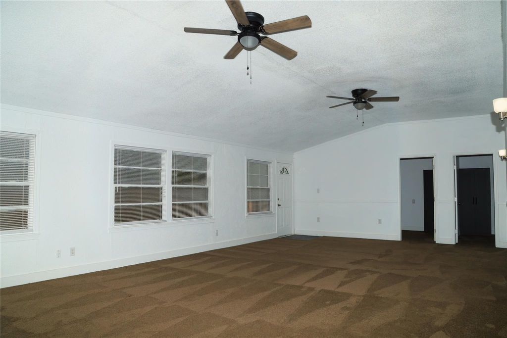 1129 N Arcola St, ANGLETON, TX 77515